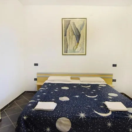 Einfache In Der Naehe Des Strandes Punta Apartment Umag