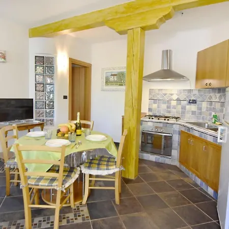 Einfache In Der Naehe Des Strandes Punta Apartment Umag